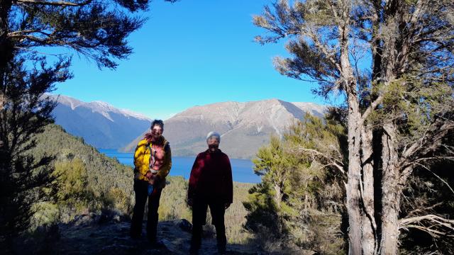Maaike and Jo at the viewpoint halfway up duckdown